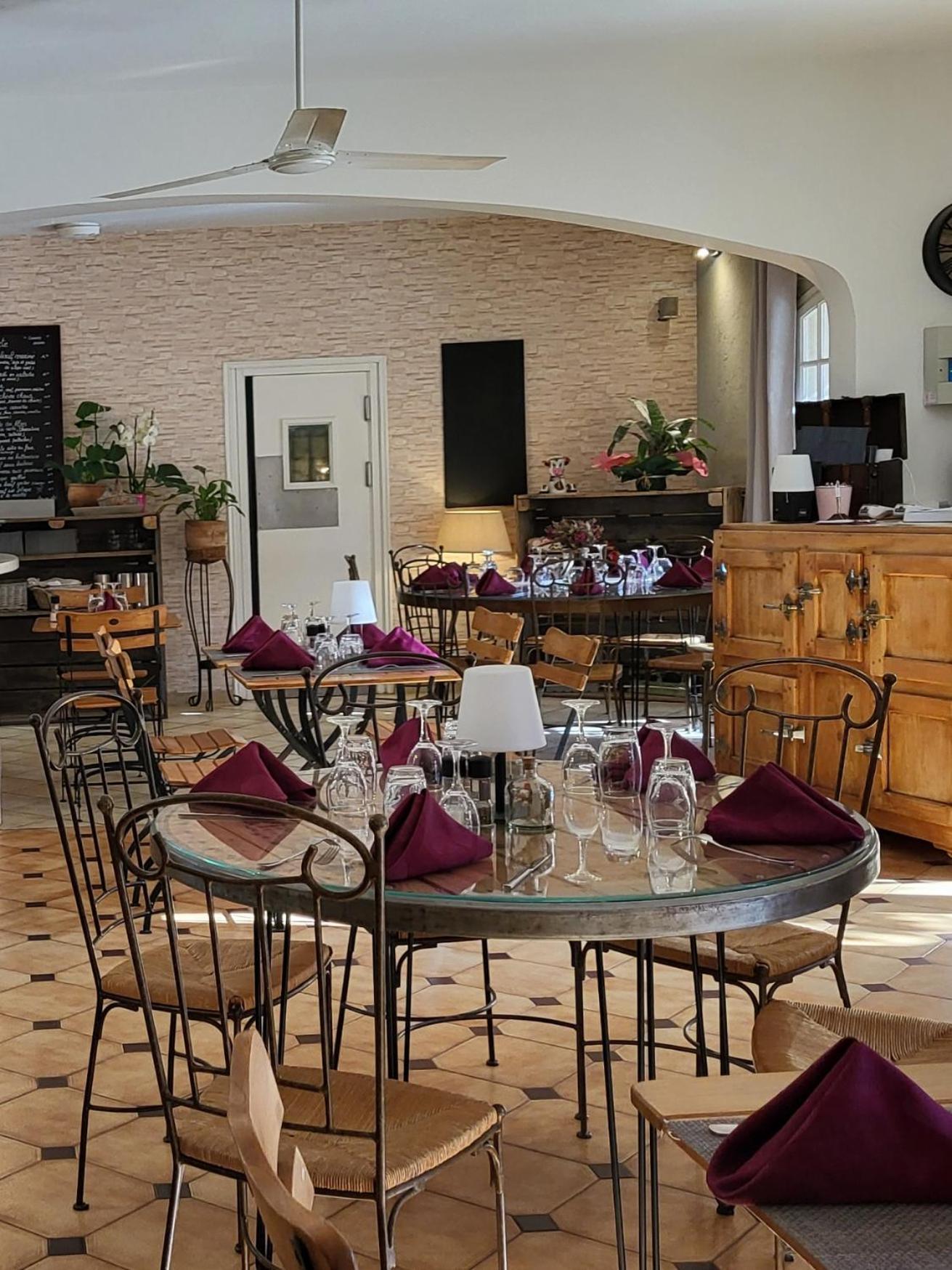 Auberge De La Table Ronde Vinon-sur-Verdon Exterior photo